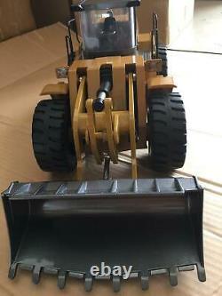 Rechargeable Miniature Remote Controlled Metal Wheel Front Loader Toy for Kids